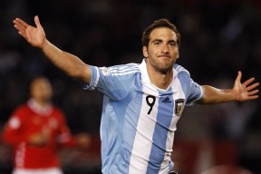 开云体育下载-灰熊封锁黄蜂，英格拉姆在德甲争冠战接管比赛，当跨界叙事成为体育新语法