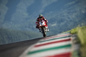 开云APP-基耶萨点燃赛场，当瑞典冰锋遇上贝蒂斯烈焰，一位意大利人写下足球的第三种语言