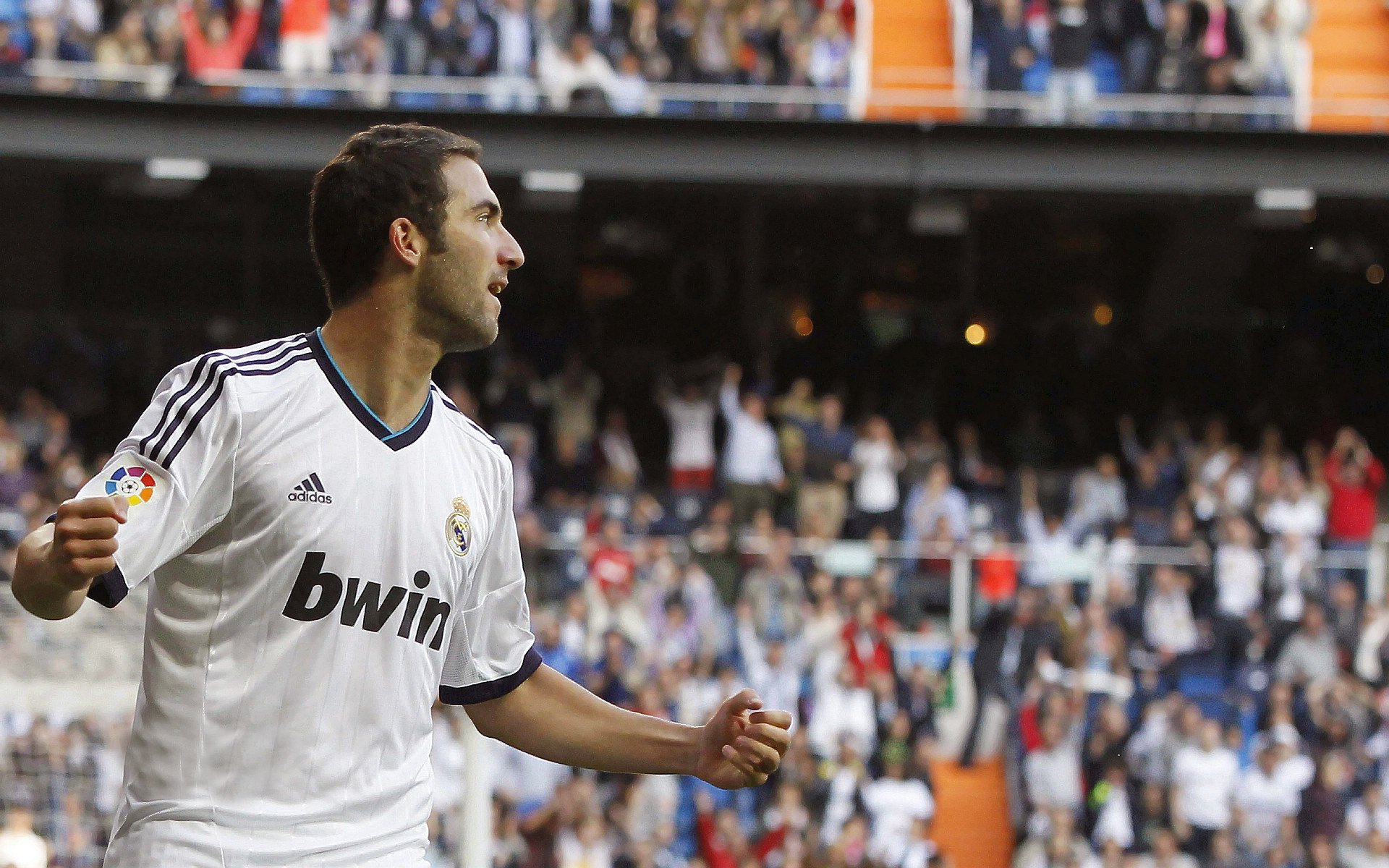 骑士最后时刻击败老鹰,贝恩在欧冠半决赛接管比赛,当英雄主义跨越赛场边界